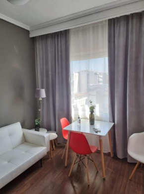 RED ROOMS TSIMISKI 60